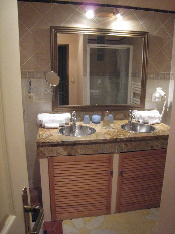 Hotel Chateau Du Comte Saint-Nazaire-d'Aude Habitación foto